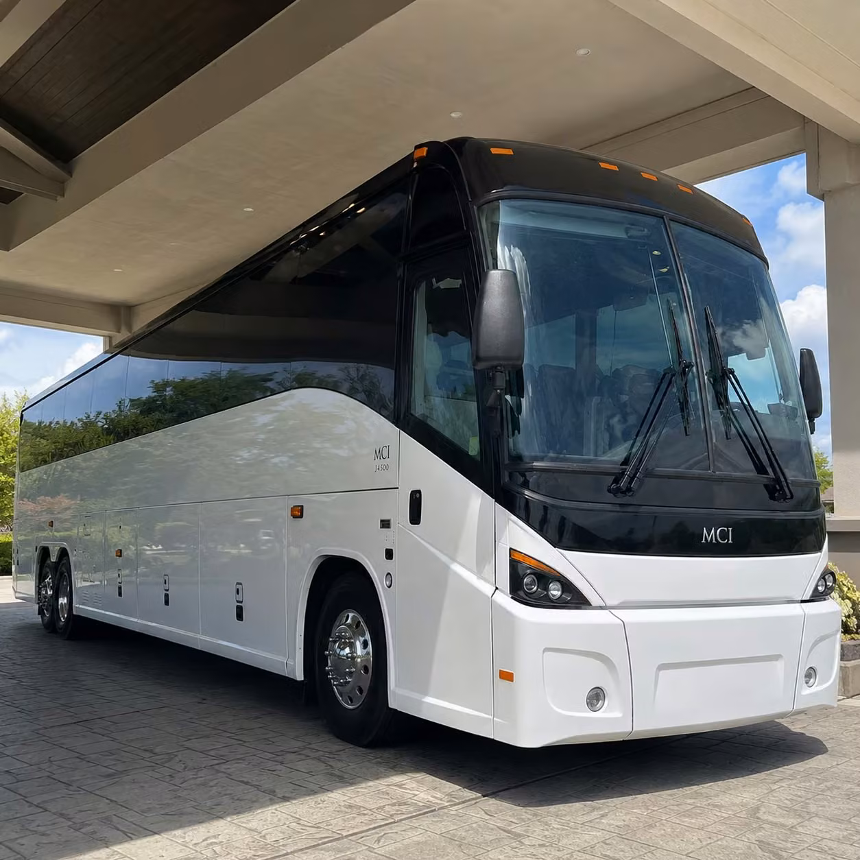 got 30 seconds compare memphis corporate shuttle options right now