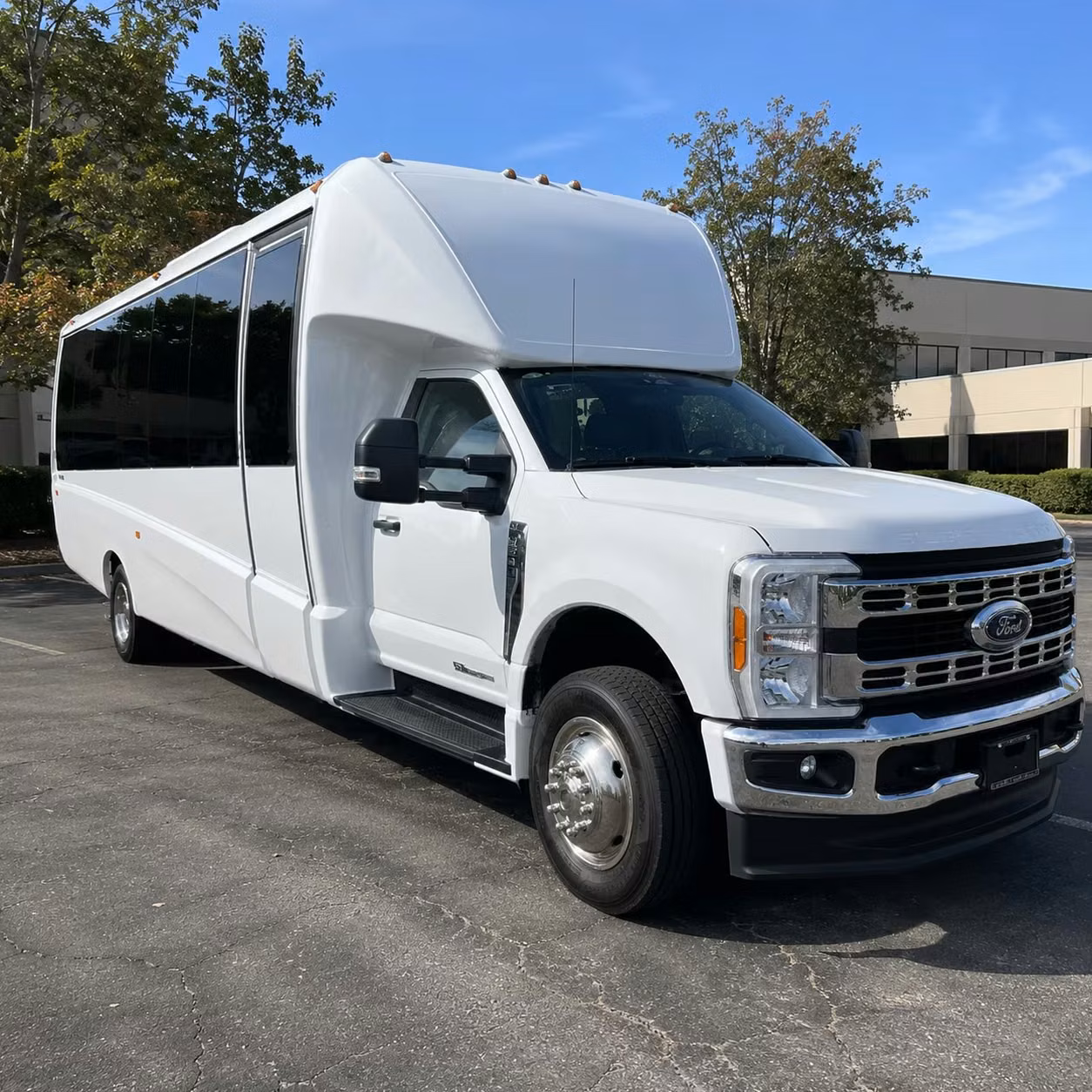 memphis 20 passenger minibus rental