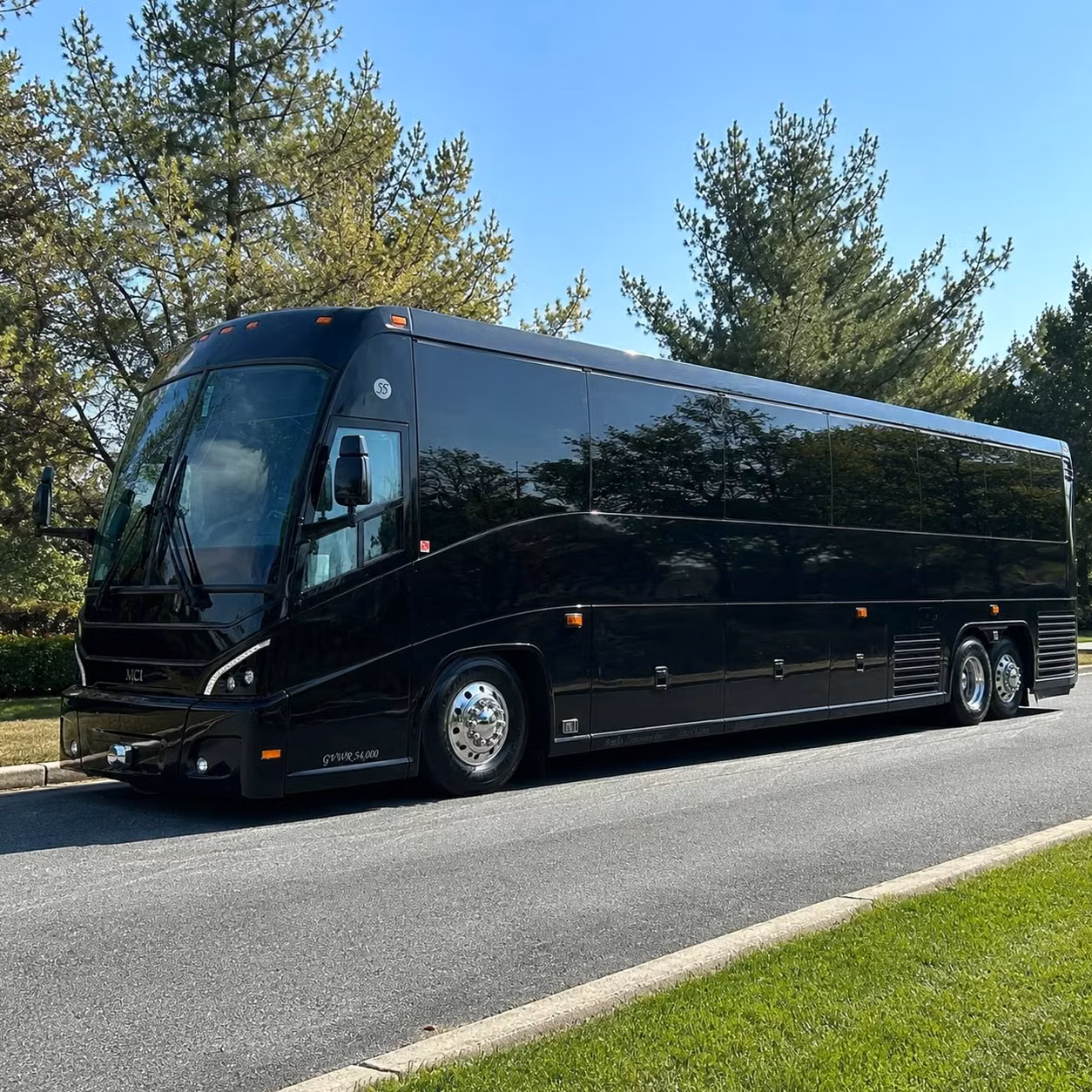 moving a large group out of memphis here s why a charter bus makes more sense than a caravan