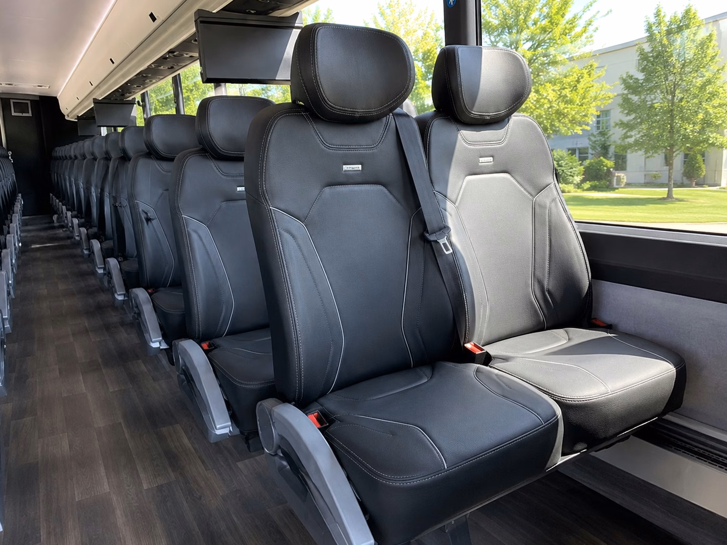 shuttle buses for memphis wedding venues along the river and beyond